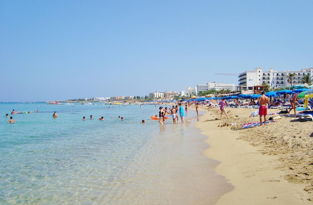פרוטאראס Flisvos Beach Apartments מראה חיצוני תמונה