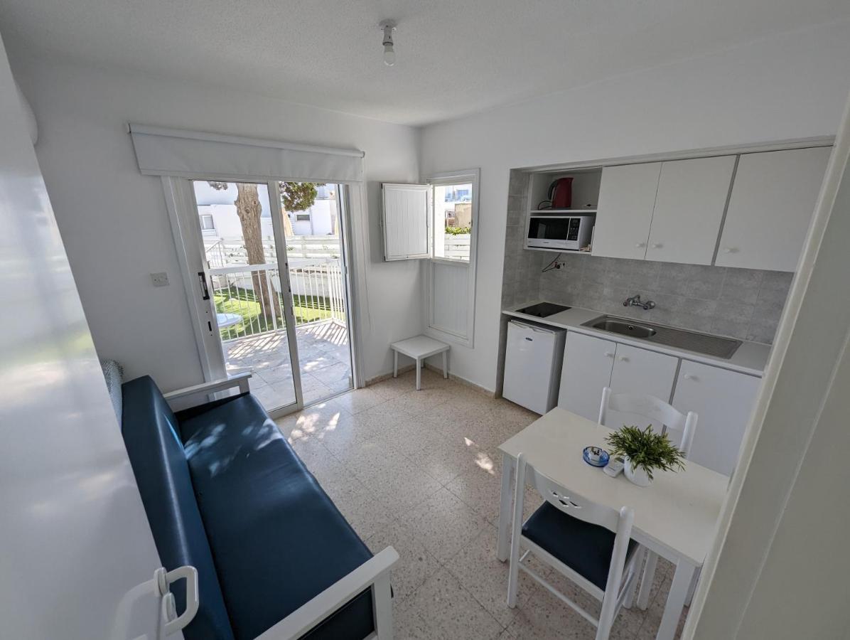 פרוטאראס Flisvos Beach Apartments מראה חיצוני תמונה