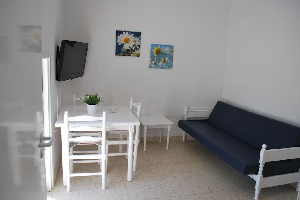 פרוטאראס Flisvos Beach Apartments חדר תמונה