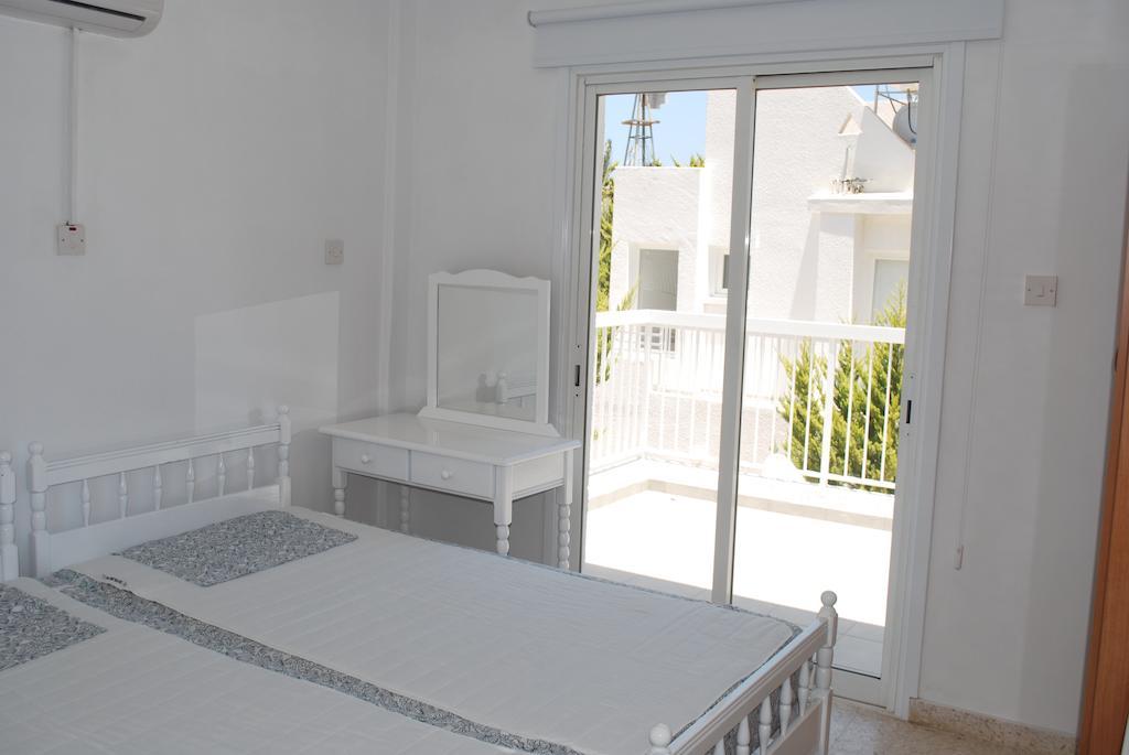 פרוטאראס Flisvos Beach Apartments חדר תמונה