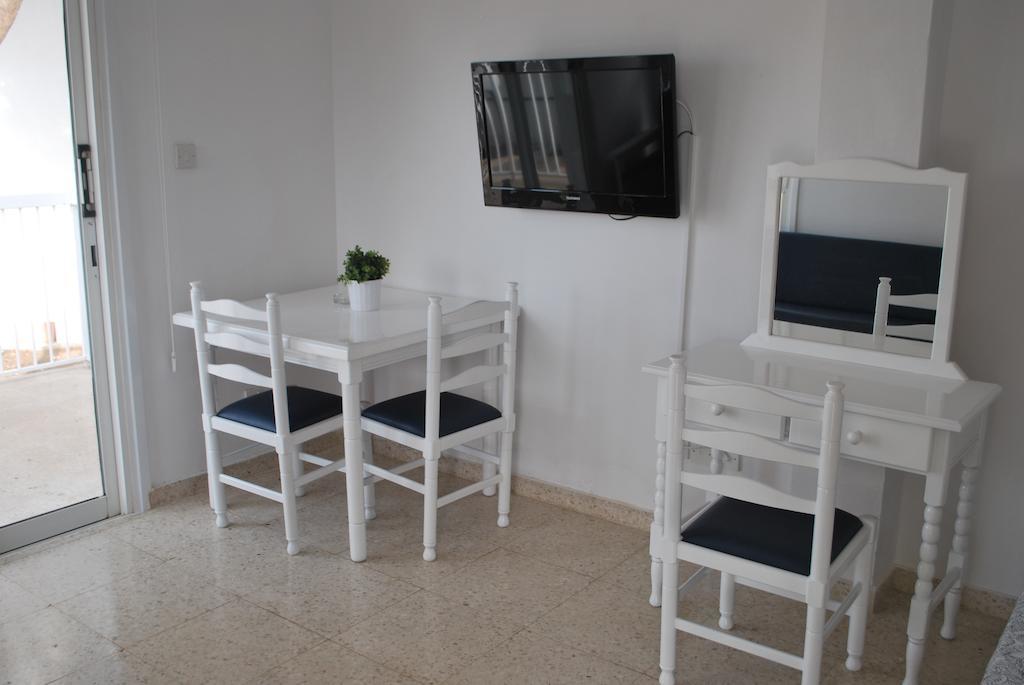 פרוטאראס Flisvos Beach Apartments חדר תמונה