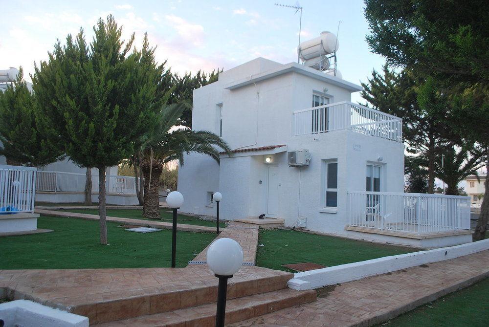 פרוטאראס Flisvos Beach Apartments מראה חיצוני תמונה